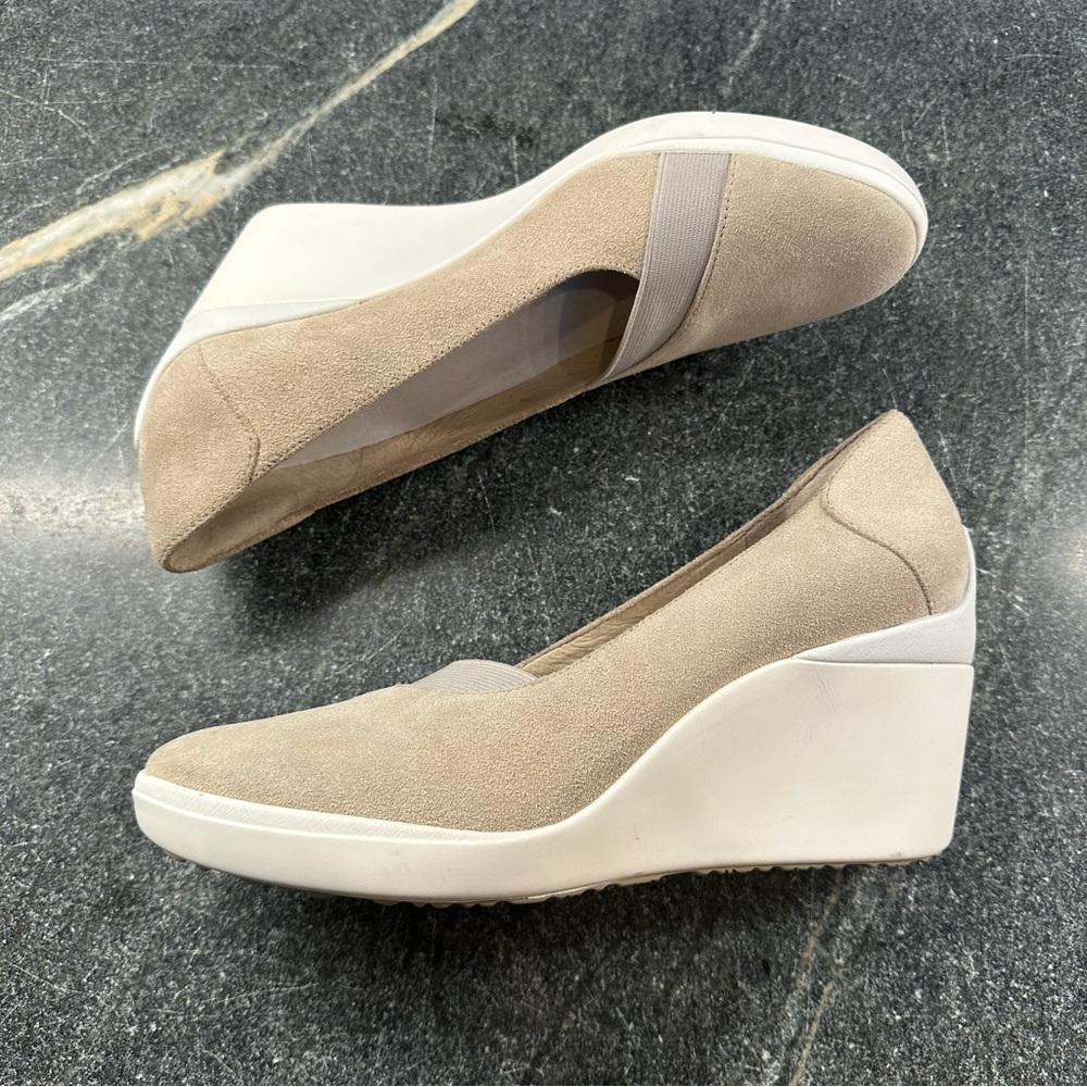 Tsubo Damira taupe suede round toe platform wedge heels 10 EU 41 - Picture 2 of 7